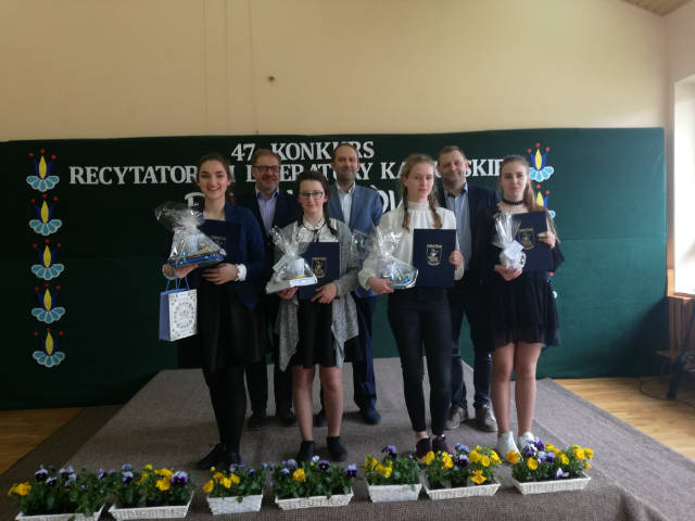 Konkurs recytatorski "Rodnȏ mὸwa". Mamy miejsce pierwsze w powiecie puckim! - Obrazek 1